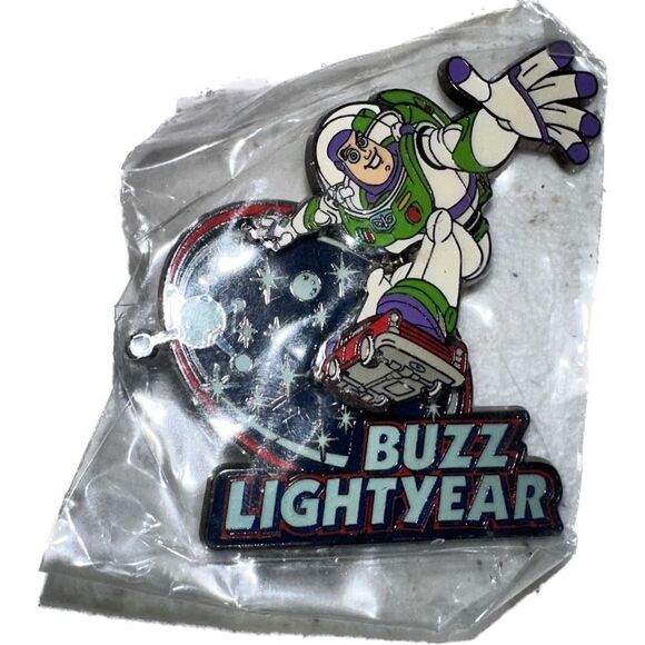 Disney‎ Buzz Lightyear Park Pin Glow in the Dark - Picture 1 of 2